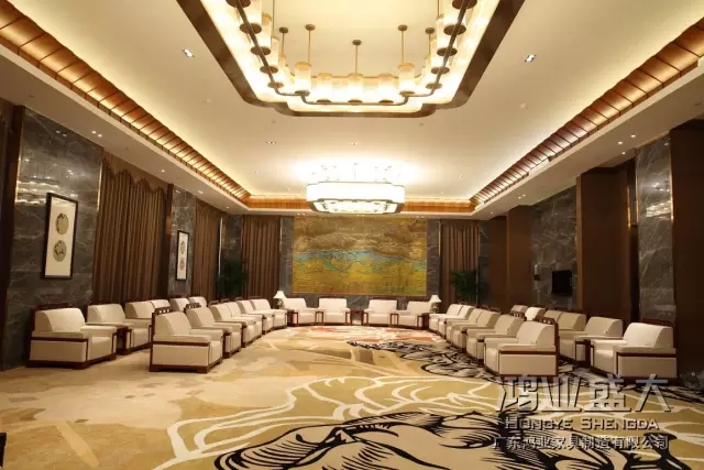 優(yōu)秀頂級(jí)質(zhì)感，質(zhì)地堅(jiān)實(shí)，奢華檔次