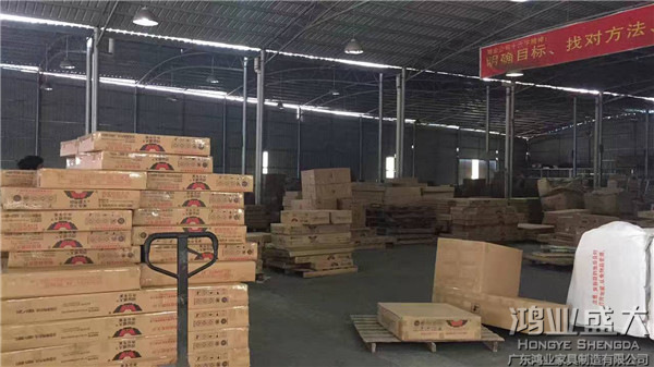 鴻業(yè)家具有條不紊面對(duì)每天戰(zhàn)場一般的發(fā)貨平臺(tái)