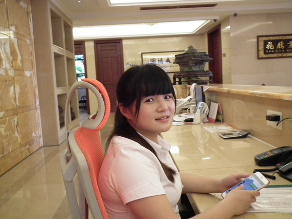 您看到了嗎？她們那一抹發(fā)自內(nèi)心的微笑是她們?cè)趯?duì)工作的認(rèn)同，