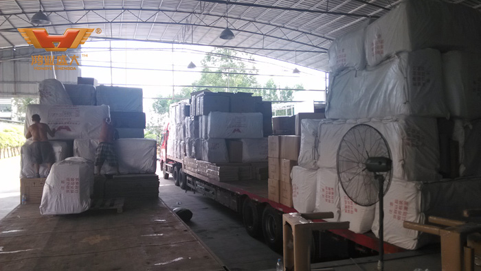 廣州下雨水浸街，鴻業(yè)公司送貨風(fēng)雨無阻！