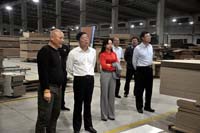 贛州市副市長(zhǎng)南康區(qū)委書(shū)記 徐兵一行，蒞臨鴻業(yè)家具集團(tuán)考察